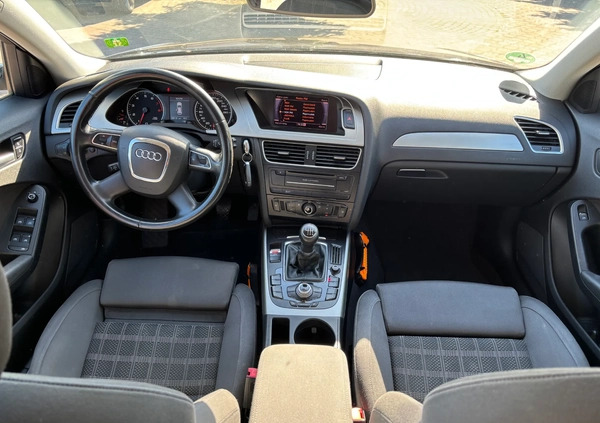 Audi A4 cena 31900 przebieg: 209000, rok produkcji 2011 z Radom małe 137